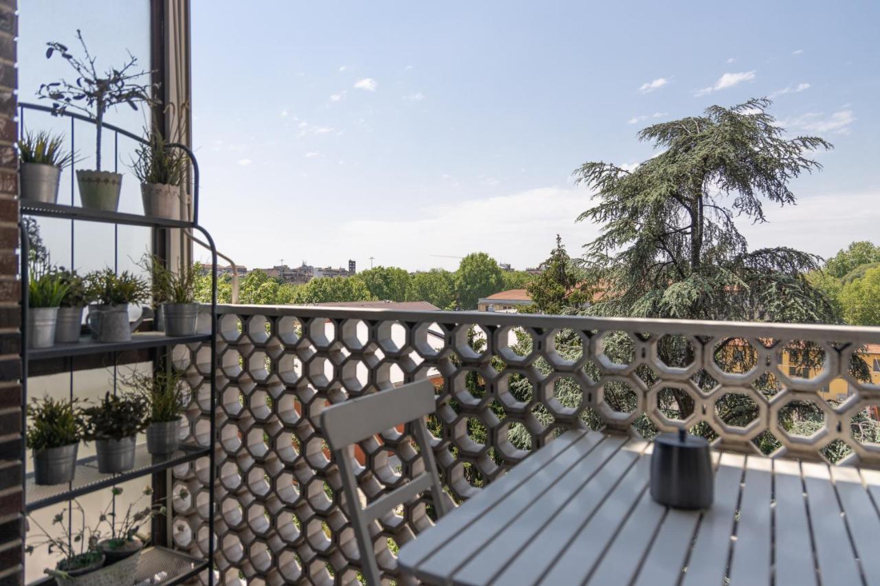 Bocconi Elegante Appartamento Con Wifi Milan Exterior photo